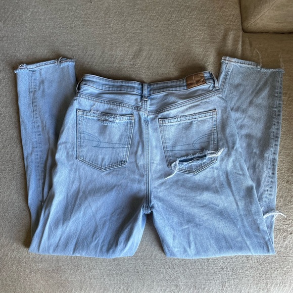 SOLD American Eagle Distressed Mom Jean Size 4 - Picture 4 of 10